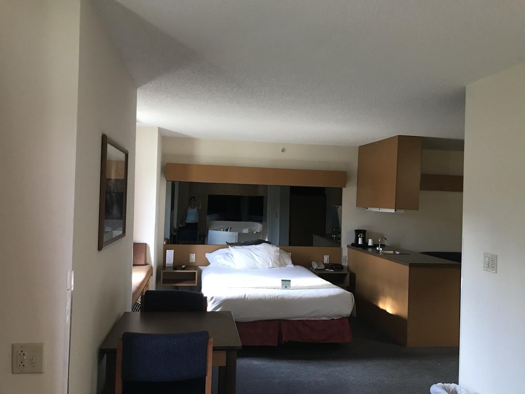 Hotel Monroe Heights Grove Grove City